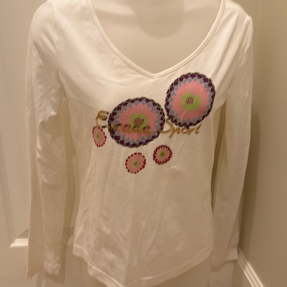 Escada Sport long sleeve tee in white color. Size medium. V neck. Soft cotton.